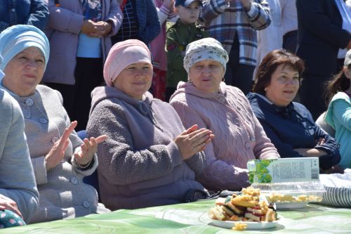 В День села в Степном Озере гостей угощали бабушкиными блинами из печи (ФОТОРЕПОРТАЖ)