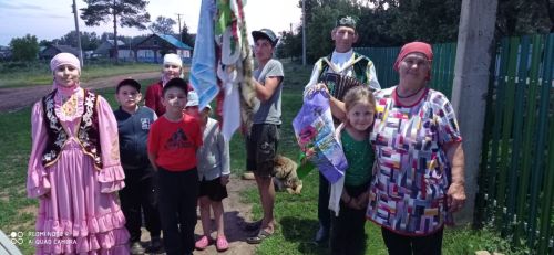 В селах Нурлатского района продолжается сбор подарков к Сабантую