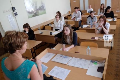 В Татарстане 361 выпускник получил на ЕГЭ сто баллов