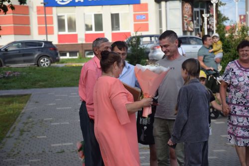 В сквере «Театральный» чествовали юбиляров семейной жизни