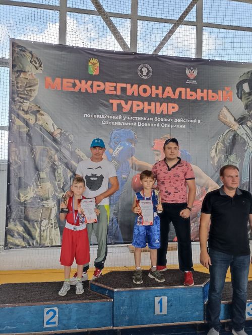 Боксеры клуба «Фанат» приняли участие в межрегиональном турнире в Оренбургской области