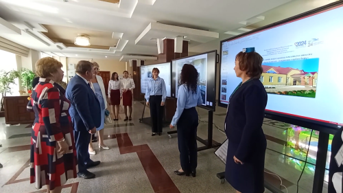 На традиционной встрече наградили учителей и воспитателей Нурлата, чествовали молодых педагогов
