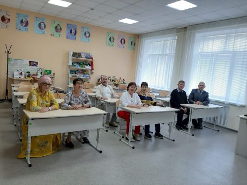 В нурлатской школе №1 встретились выпускники 1974 года