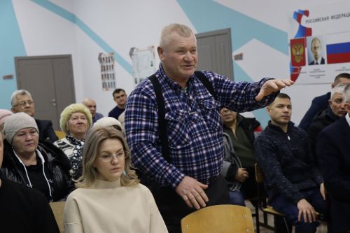 Жители микрорайона железнодорожников встретились с руководством района