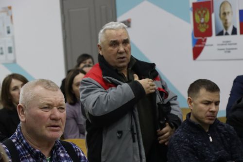 Жители микрорайона железнодорожников встретились с руководством района