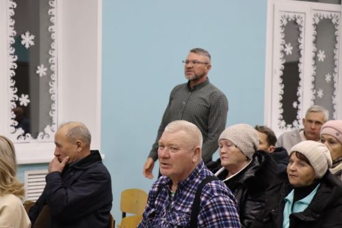 Жители микрорайона железнодорожников встретились с руководством района