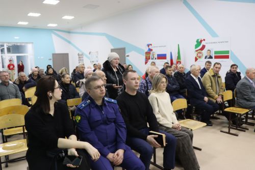 Жители микрорайона железнодорожников встретились с руководством района