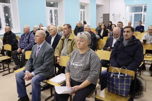 Жители микрорайона железнодорожников встретились с руководством района