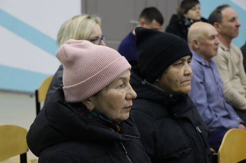 Жители микрорайона железнодорожников встретились с руководством района