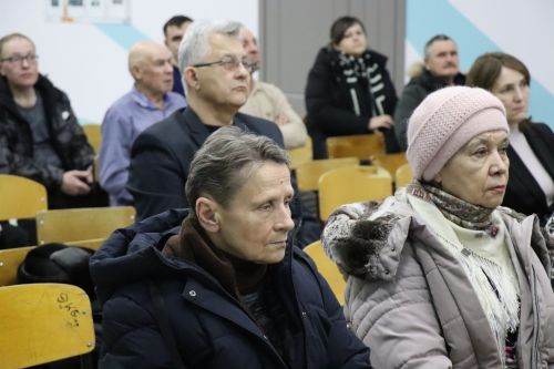 Жители микрорайона железнодорожников встретились с руководством района
