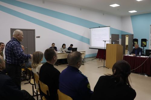 Жители микрорайона железнодорожников встретились с руководством района
