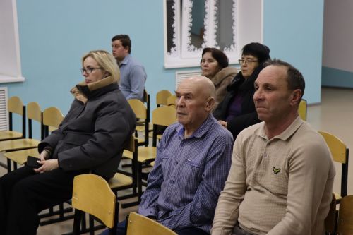 Жители микрорайона железнодорожников встретились с руководством района