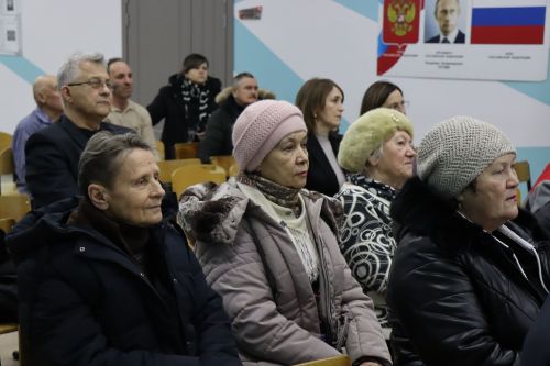 Жители микрорайона железнодорожников встретились с руководством района
