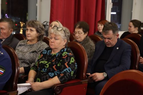 На встрече с жителями микрорайона «Центральный» наградили работников ООО «Жилье г.Нурлат»