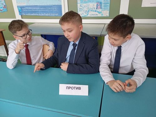 Дебаты «Выбираем профессию вместе» прошли в Нурлатской гимназии ко Дню студента