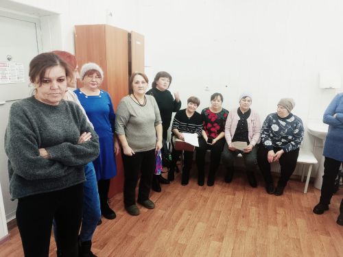 «Школа ухода» помогает родственникам маломобильных граждан справляться с трудностями