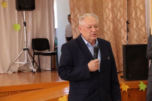 Дамир Ишкинеев посетил Нурлатский дом-интернат для престарелых и инвалидов