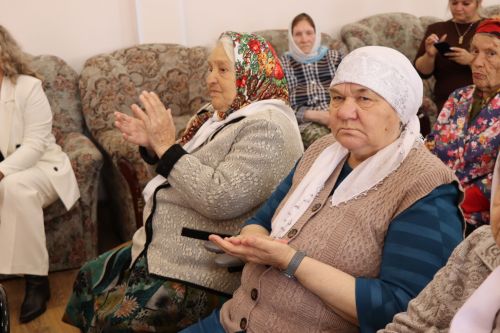 Дамир Ишкинеев посетил Нурлатский дом-интернат для престарелых и инвалидов