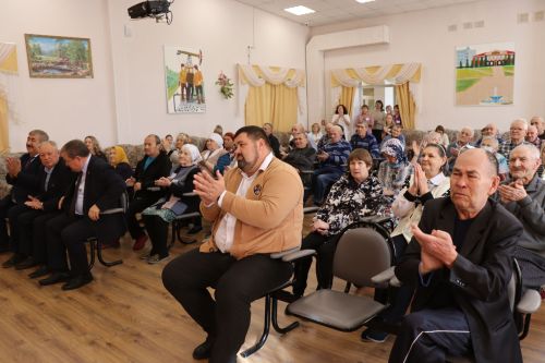 Дамир Ишкинеев посетил Нурлатский дом-интернат для престарелых и инвалидов
