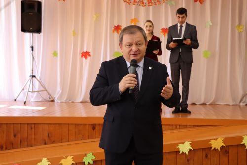 Дамир Ишкинеев посетил Нурлатский дом-интернат для престарелых и инвалидов