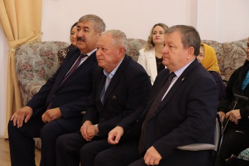 Дамир Ишкинеев посетил Нурлатский дом-интернат для престарелых и инвалидов