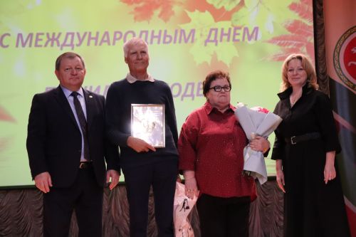 В Нурлате прошло мероприятие к Дню пожилых людей (+ фоторепортаж)