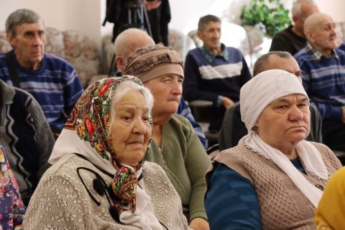 Дамир Ишкинеев посетил Нурлатский дом-интернат для престарелых и инвалидов