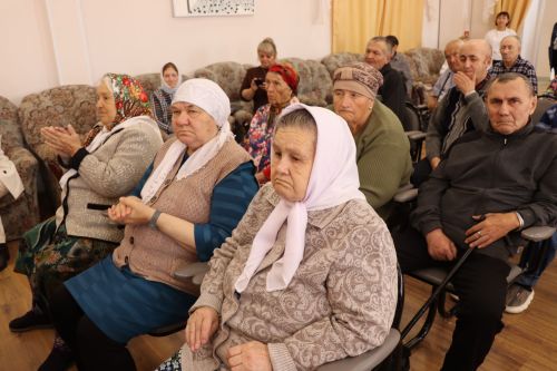 Дамир Ишкинеев посетил Нурлатский дом-интернат для престарелых и инвалидов