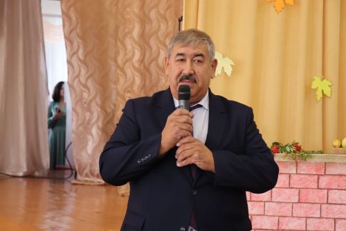 Дамир Ишкинеев посетил Нурлатский дом-интернат для престарелых и инвалидов