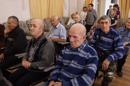 Дамир Ишкинеев посетил Нурлатский дом-интернат для престарелых и инвалидов