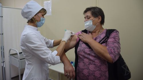 Забота о здоровье: какие прививки важны для старшего поколения