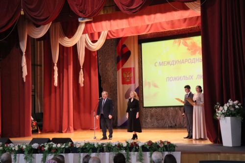 В Нурлате прошло мероприятие к Дню пожилых людей (+ фоторепортаж)