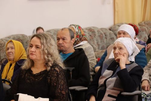 Дамир Ишкинеев посетил Нурлатский дом-интернат для престарелых и инвалидов