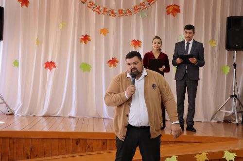 Дамир Ишкинеев посетил Нурлатский дом-интернат для престарелых и инвалидов