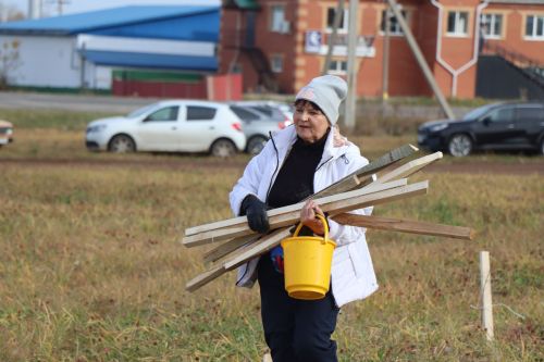 В Нурлате посадили Аллею волонтеров