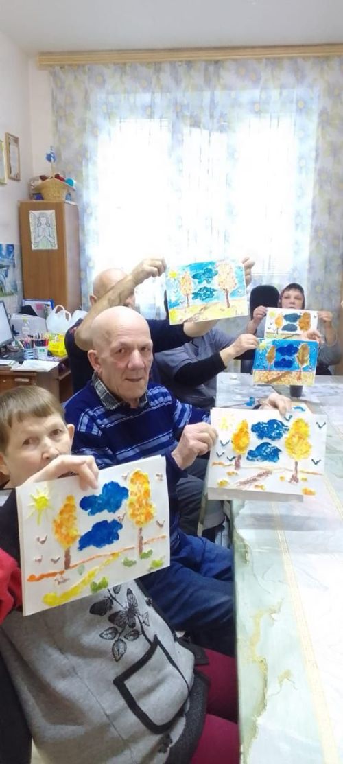 Рисуя добро: в Нурлатском доме-интернате прошёл мастер-класс по рисованию манкой