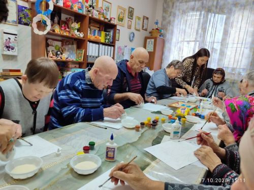 Рисуя добро: в Нурлатском доме-интернате прошёл мастер-класс по рисованию манкой