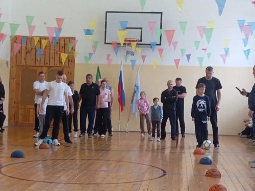 Трогательные поздравления: нурлатские школьники чествовали отцов