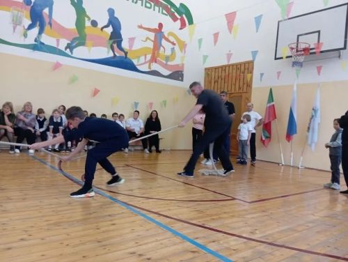 Трогательные поздравления: нурлатские школьники чествовали отцов