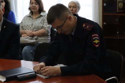 Дамир Ишкинеев провел заседание по вопросам взаимодействия с религиозными и общественными организациями