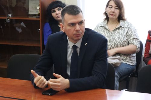 Дамир Ишкинеев провел заседание по вопросам взаимодействия с религиозными и общественными организациями