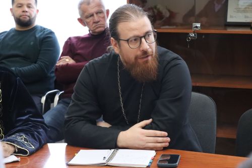 Дамир Ишкинеев провел заседание по вопросам взаимодействия с религиозными и общественными организациями
