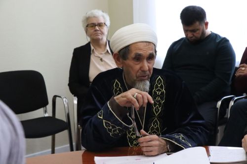 Дамир Ишкинеев провел заседание по вопросам взаимодействия с религиозными и общественными организациями