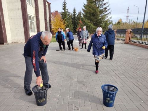В нурлатском доме-интернате прошли «Веселые старты» для старшего поколения