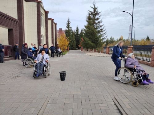 В нурлатском доме-интернате прошли «Веселые старты» для старшего поколения