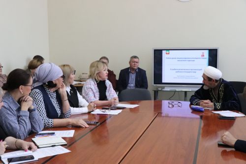 Дамир Ишкинеев провел заседание по вопросам взаимодействия с религиозными и общественными организациями