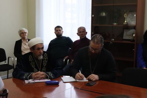 Дамир Ишкинеев провел заседание по вопросам взаимодействия с религиозными и общественными организациями