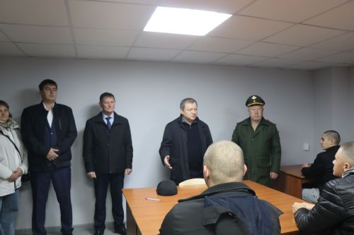 В Нурлате проводили в армию очередную группу новобранцев