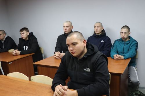 В Нурлате проводили в армию очередную группу новобранцев