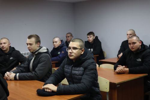 В Нурлате проводили в армию очередную группу новобранцев